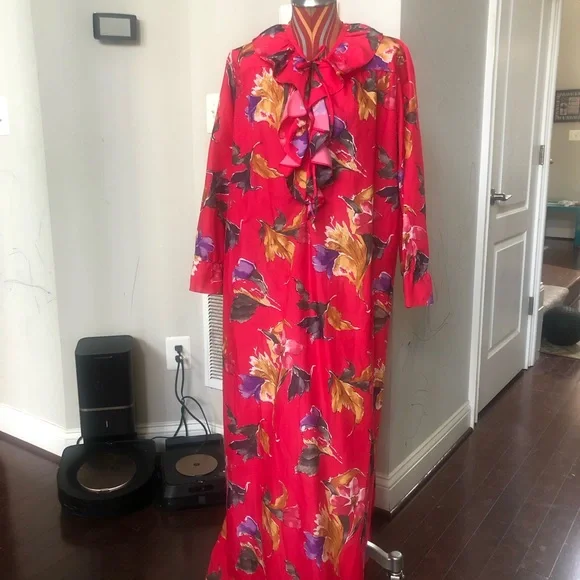 Vintage JC Penney Floral Print Ruffle Front Detail Loungewear